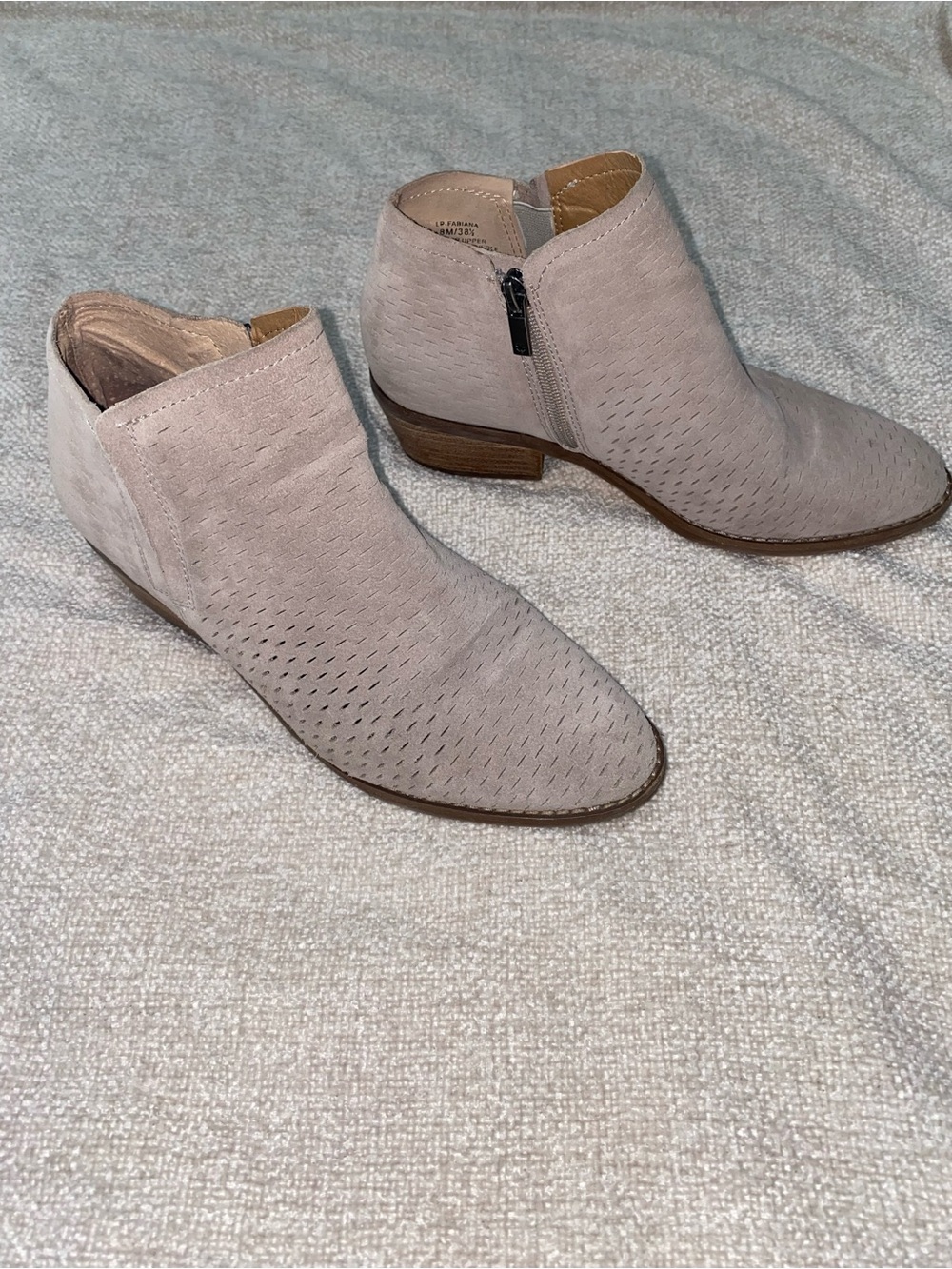 Lucky Brand Fabiana Perforated Ankle Booties Taupe Grey Size 8M